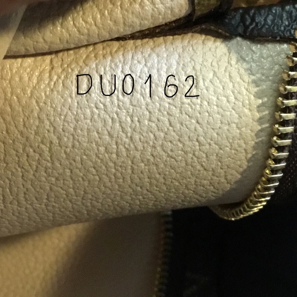 Louis Vuitton Monogram Poche Toliette Canvas!  Excellent condition! - Picture 7 of 11